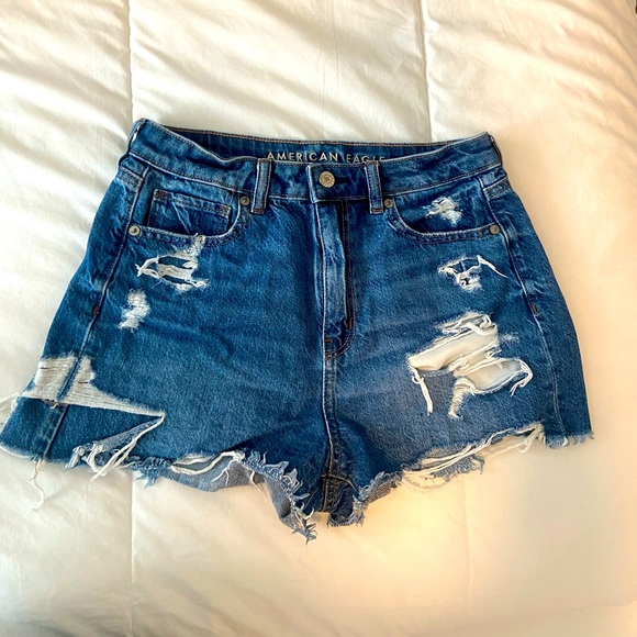 American Eagle Distressed Mom Short - Picture 2 of 5